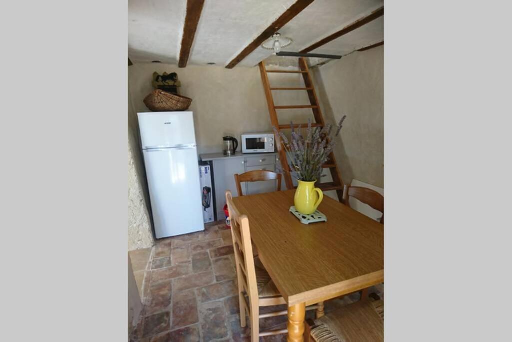 Cabanon Entoure De Montagnes Et D'Oliviers Villa Nyons Dış mekan fotoğraf