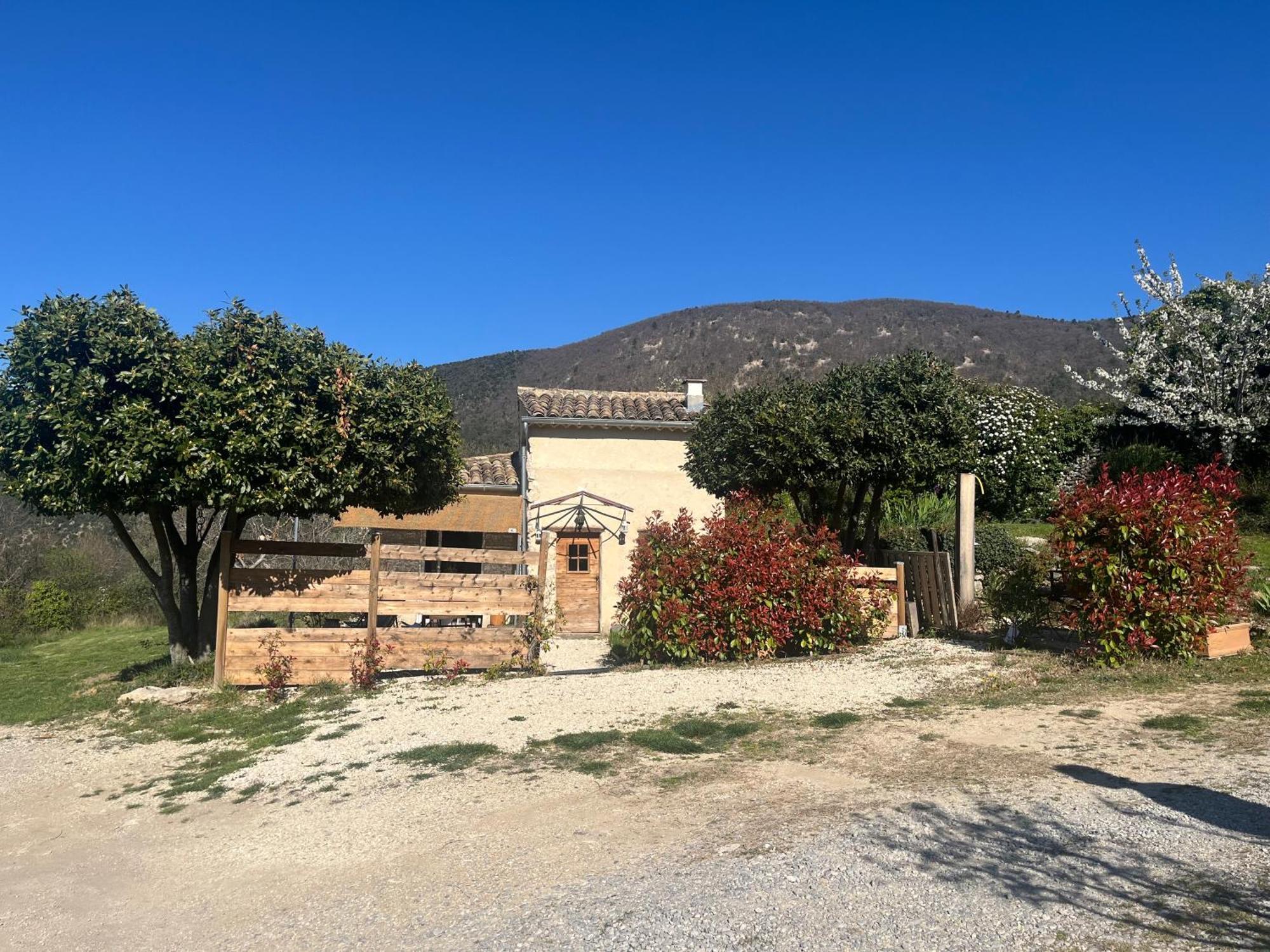 Cabanon Entoure De Montagnes Et D'Oliviers Villa Nyons Dış mekan fotoğraf
