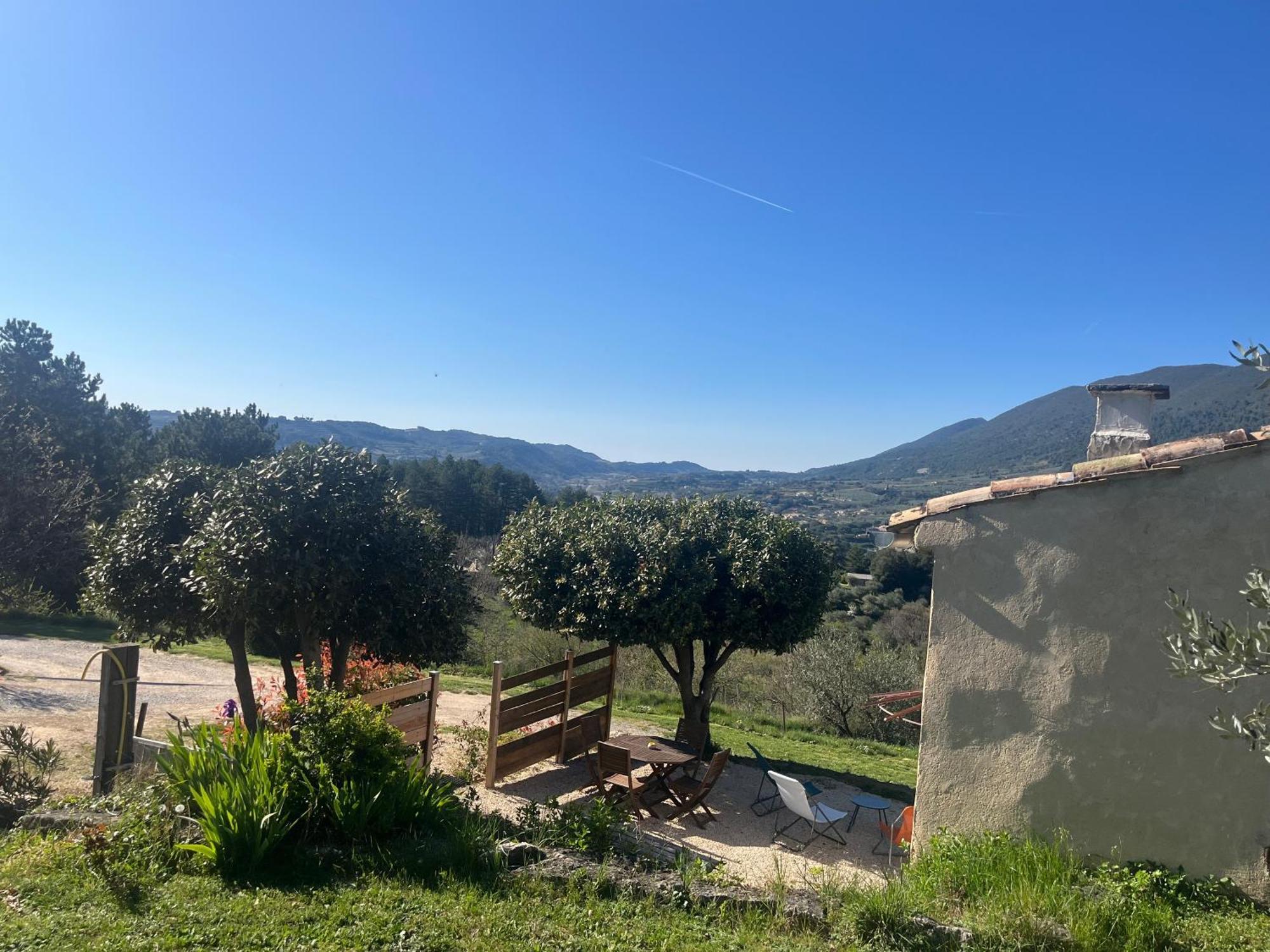 Cabanon Entoure De Montagnes Et D'Oliviers Villa Nyons Dış mekan fotoğraf